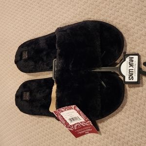 NWT Muk Luks Faux Fur Slippers